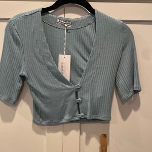 Reformation cute crop. Sleeves hit above the elbows. Never worn w/tag